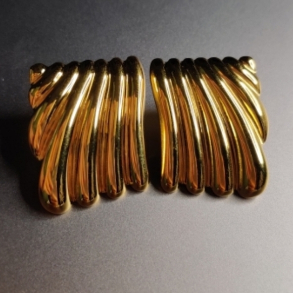 Nwt Waterproof Non Tarnish Earrings - Picture 5 of 5